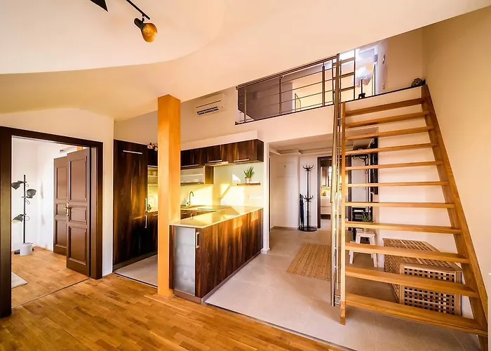Rooftop Triplex In Centre * Χράντεκ Κράλοβε